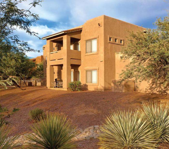 Enjoy the Oro Valley in this 1BD condo with resort amenities