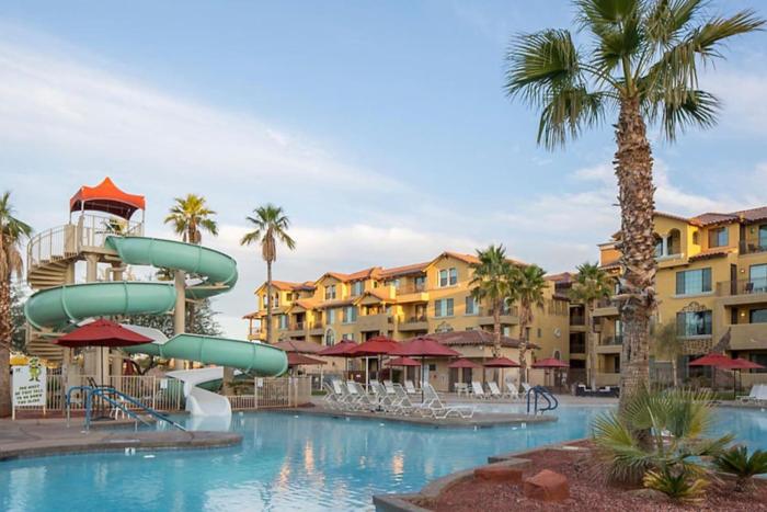 Have the family enjoy a 3 story waterslide in a resort setting in this 2BD condo