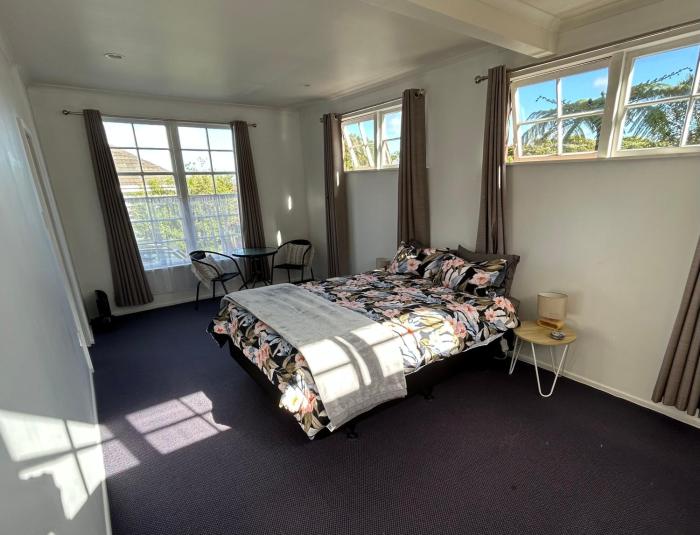 2 Bedroom Private Guesthouse in Korokoro