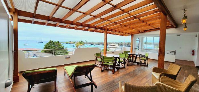 Galapagos Apartments - Bay View House
