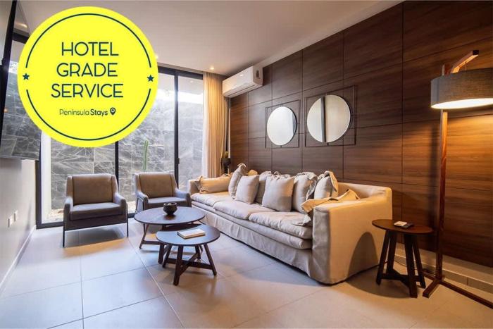 PENINSULA STAYS 2 BR Designer Apartment & 200 MB FAST WIFI New Listing!