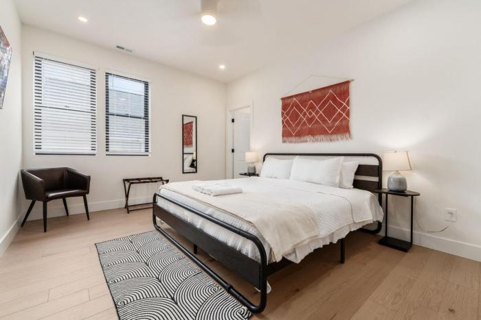 Luxury Escape 4BR 3 bath Oasis in Historic Old Town