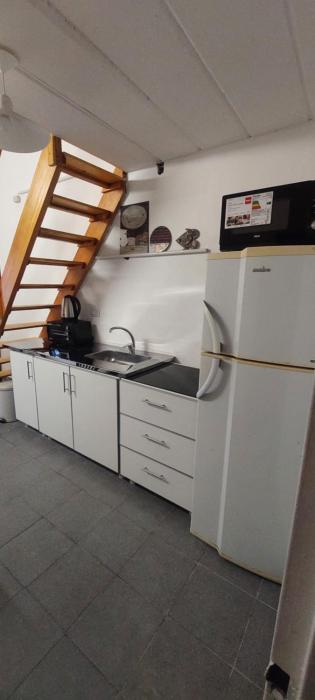 Studio moderno y confortable