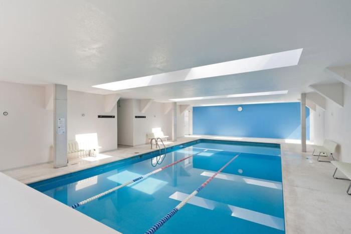 Steps to Palacio de Bellas Artes, Pool, Gym