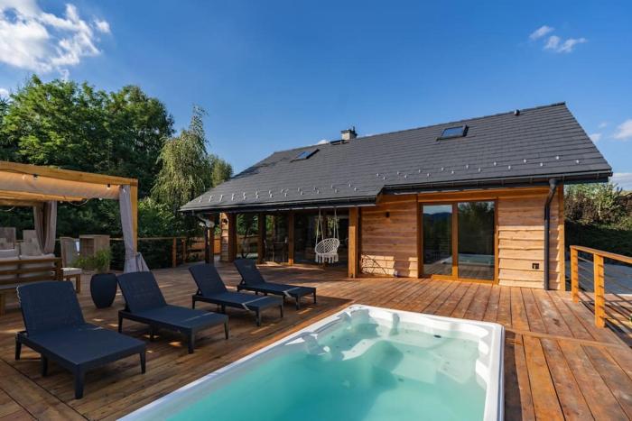 Dom "Modrzewiowka" z basenem, sauna, jacuzzi