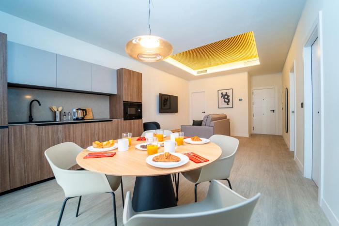 Edificio Reyes Católicos Alicante Centro by Renthas