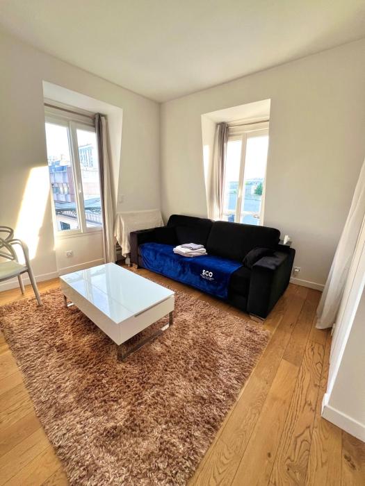 Cosy 2 Person Studio - Near Eiffel Tower