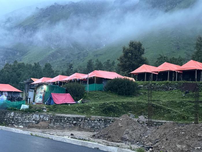 Buddy Hikers Stay Badrinath