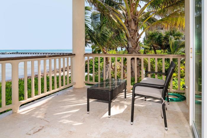 Residences at Barrier Reef 10-3A Oceanfront 2 BR by Stay Floreo