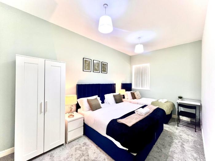 Comfortable Leicester Glen Cottage Stay, Free Parking, Sleeps 9