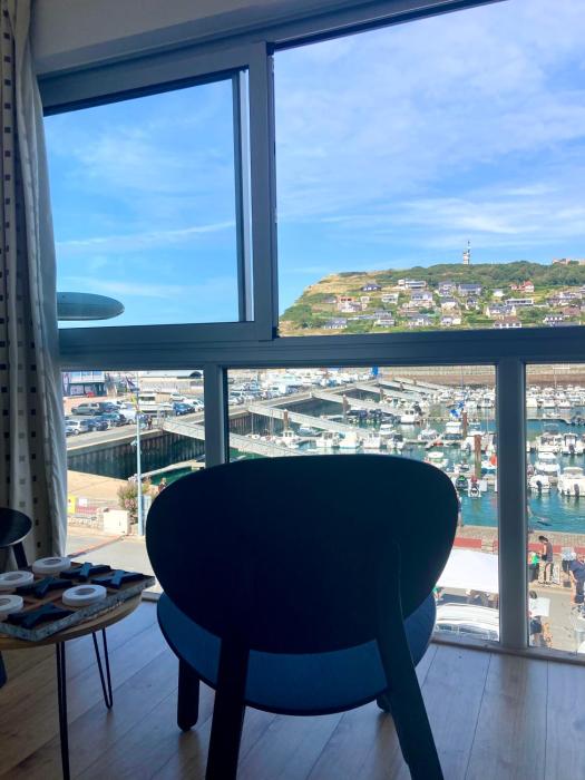 Charmant Studio avec vue sur le port et falaises