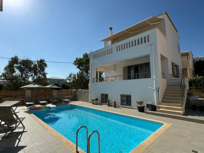 Villa Gagra - Villa with Private Pool, Air Con and Heating