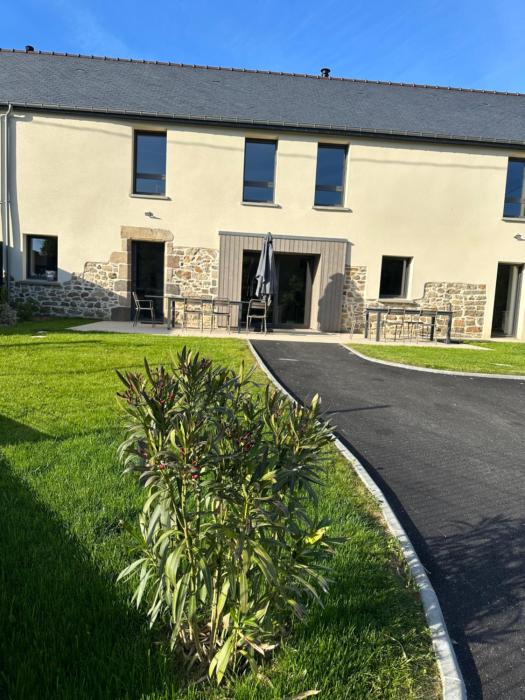 Entre St Malo et Rennes, grande maison 12 couchages Chez Yvonne