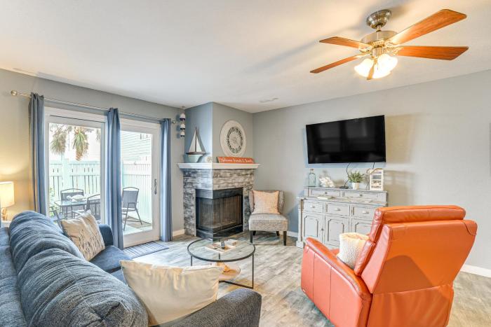 quarter Mi to Seawall Relaxing Galveston Condo!