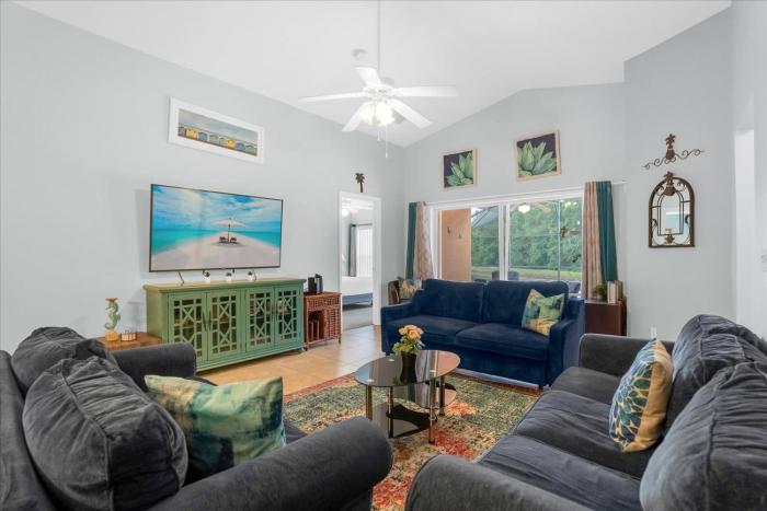 Upstay Lakeside Retreat w Private Pool and Game Room