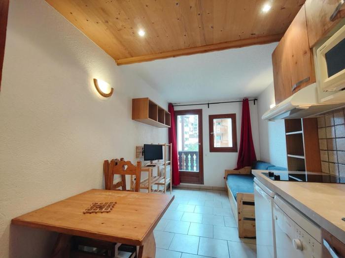 Studio confortable, proche pistes & commerces, balcon - FR-1-502-574