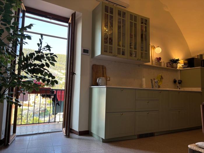 Modern Family Apartment in a Charmin Historic Neighborhood, Close to the Beach, Fast Internet!