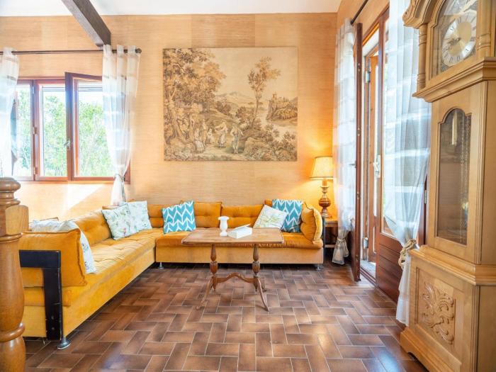 Tranquil Villa, Nature s Embrace