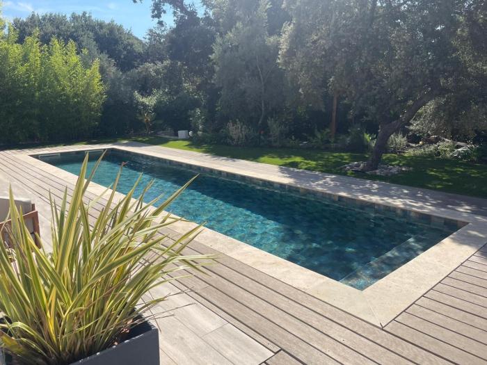Une maison en provence avec piscine proche Avignon