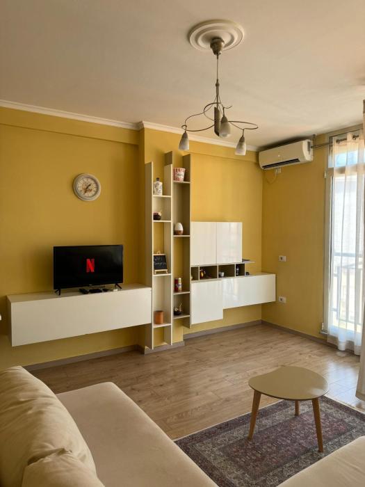 Sunlight Apartment at Pazari i Ri