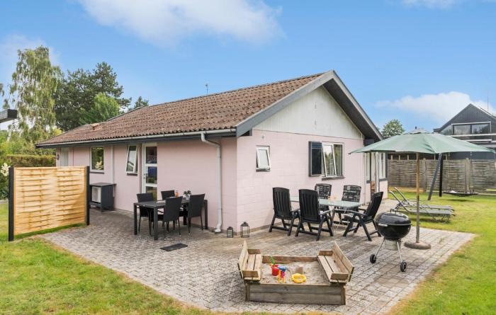 2 Bedroom Cozy Home In Væggerløse