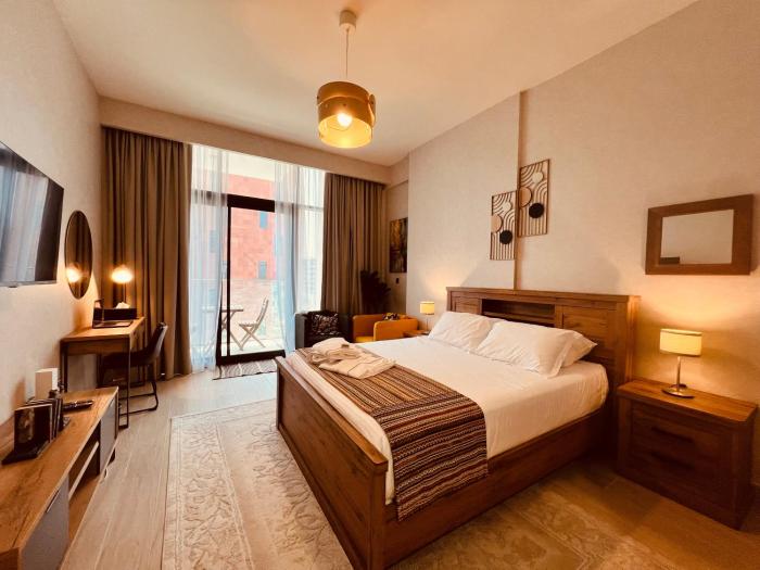 Deluxe Studio Pool View - Gym & Facilities Access