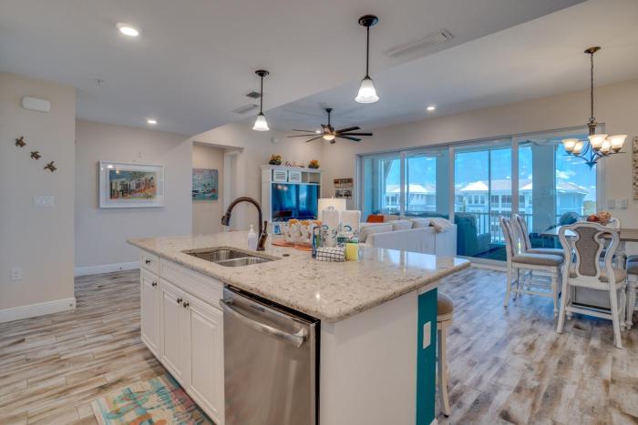 Penthouse in Paradise! Sunrise views in Margaritaville, 2 miles to beaches & AMI!