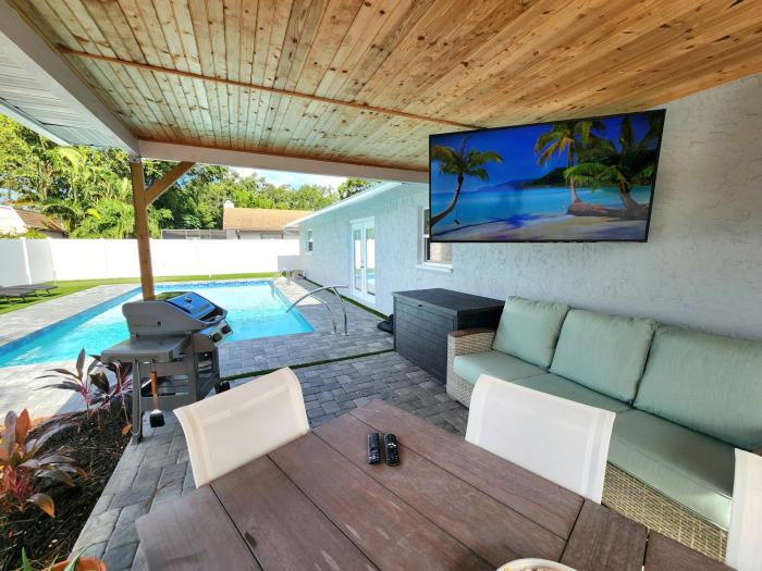 Serenity by the Sea! Cozy pool home with putting green & fire pit!