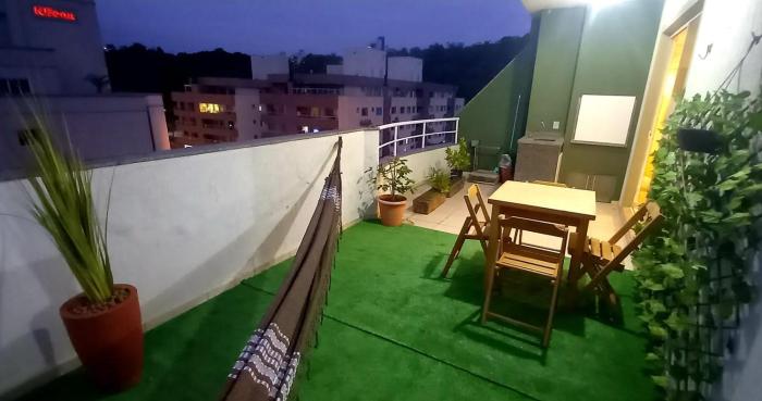 Apto com ampla sacada funcional bem situado