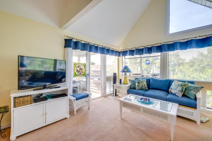 Pool Access and Close to Beach Myrtle Beach Condo