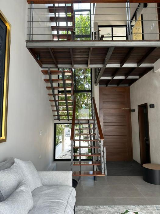 Casa cristal 3 pisos Arbolada