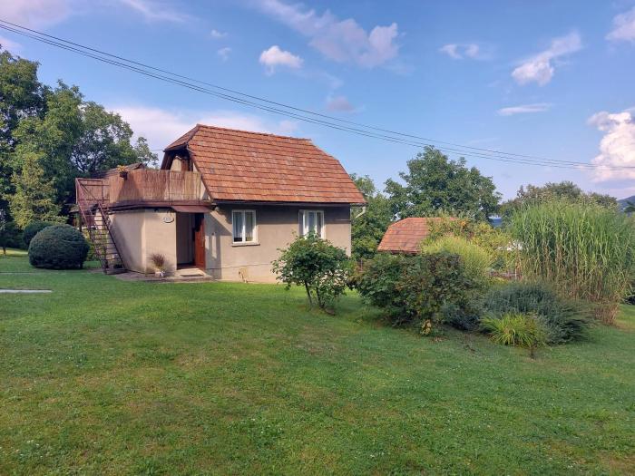 Chatka przy kapliczce