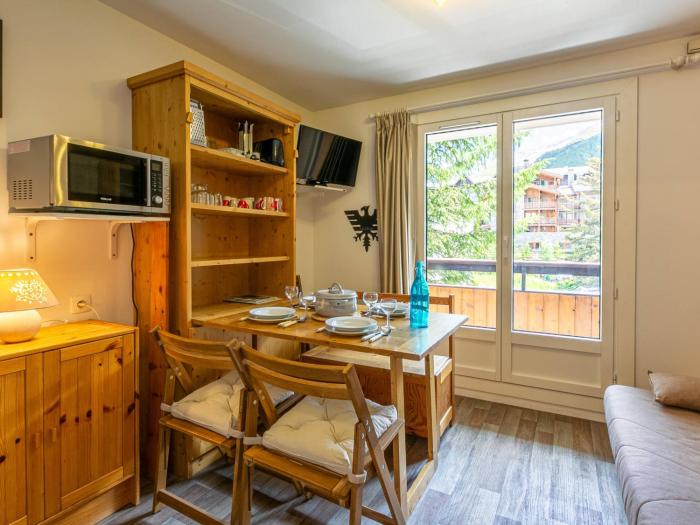 Studio rénové avec balcon, parking et proche pistes à Val-dIsère - FR-1-694-287
