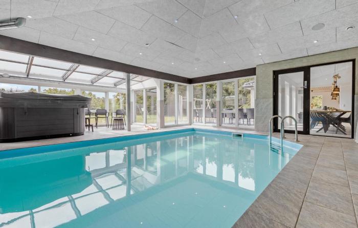 6 Bedroom Nice Home In Glesborg