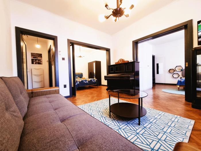 Central Old Town Exclusive - The Musician