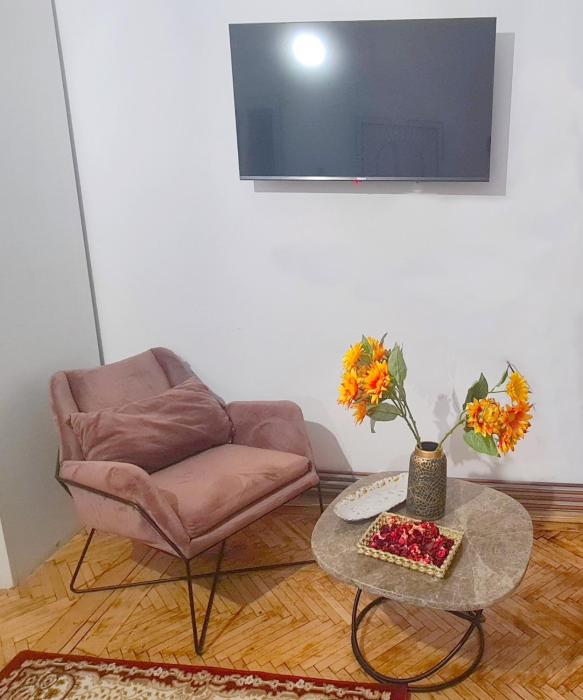 Cozy studio in noble house main square