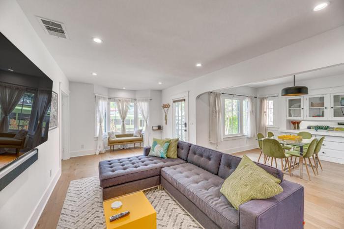 7 Mi to DTLA! Family Home with Furnished Deck