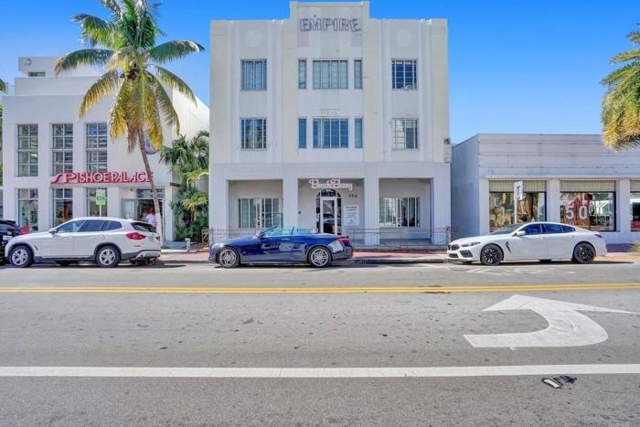 Miami Beach Home, 7 guests, Steps from the beach