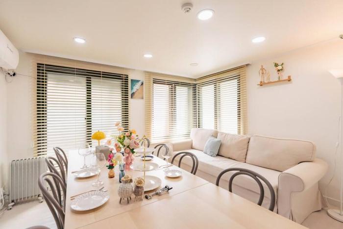 House for large families, metro 2min, #security