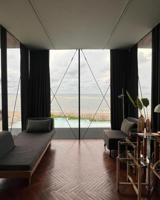 DEEPSPACE cabin on Quiet Beach