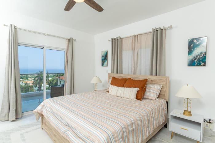 Oceanview Luxury Spacious Condo