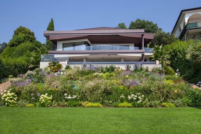 Villa Grace with Pool on the Lake