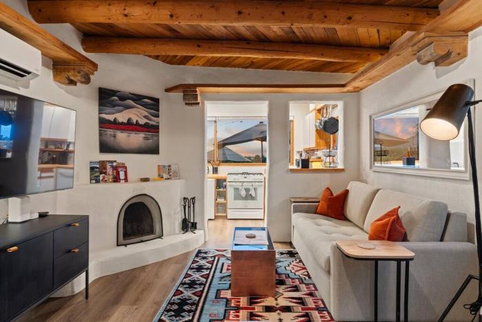 Scenic Santa Fe Downtown Escape