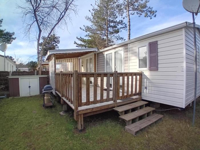 2-bedroom mobile home sleeps 4