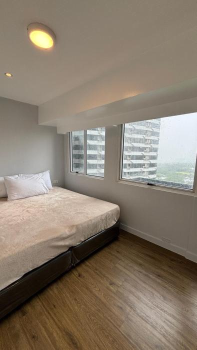 Best Sunset and Golf Course View BGC 2BR