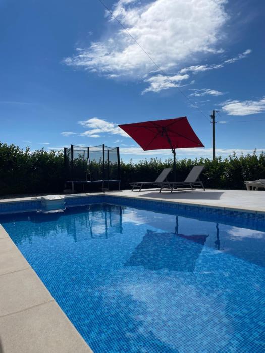 Rocknjazz apartment with swimming pool and beautiful sea view