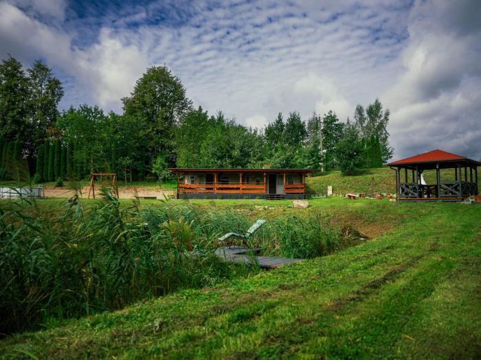 Domek na Mazurach nad stawem z jacuzzi