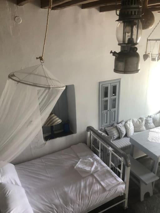 TaVLaDo Cycladic house