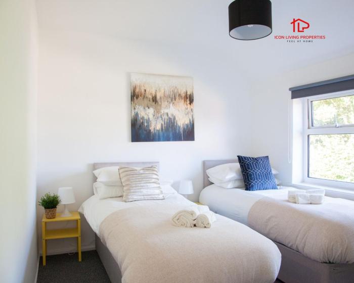 Contractor Base 4-Bedrooms Sleeps 7 Near Liverpool