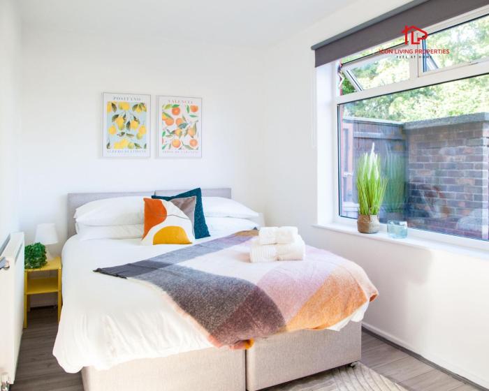 Spacious 7-Bed Home for Contractors & Families in St Helens